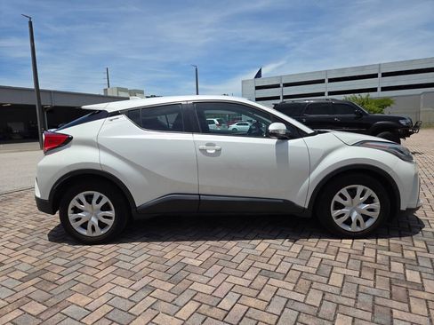 Used 2021 Toyota C-HR LE FWD image 12