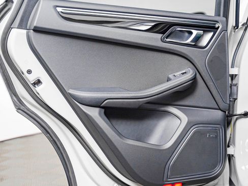 Certified 2026 Porsche Macan AWD/4WD image 30