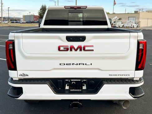 Used 2024 GMC Sierra 2500 Denali image 10