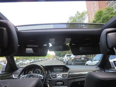 Used 2014 Mercedes-Benz E 550 4MATIC Sedan image 13