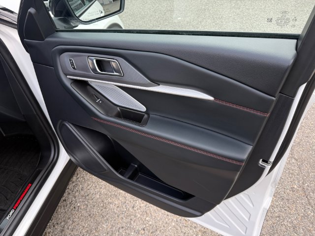 Used 2025 Ford Explorer ST AWD/4WD image 29