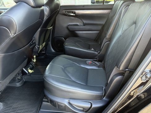 Used 2022 Toyota Highlander Platinum image 32