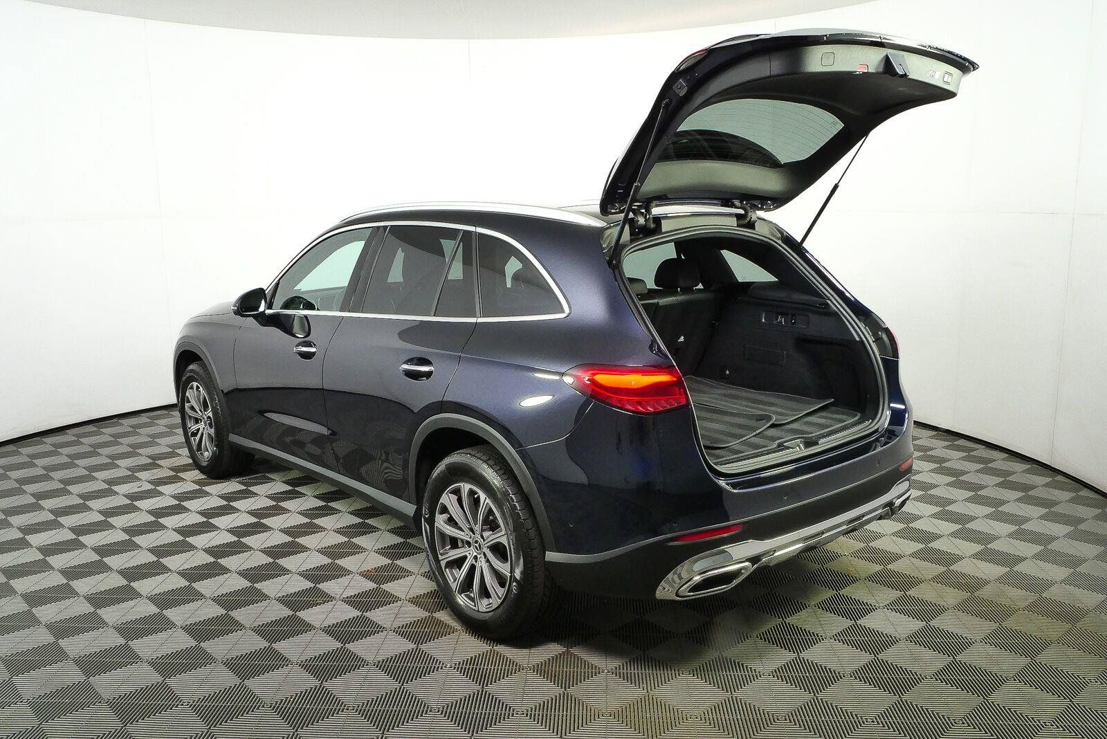 Used 2024 Mercedes-Benz GLC 300 4MATIC image 27