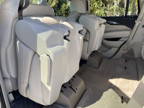 Used 2020 Cadillac Escalade Premium Luxury image 33