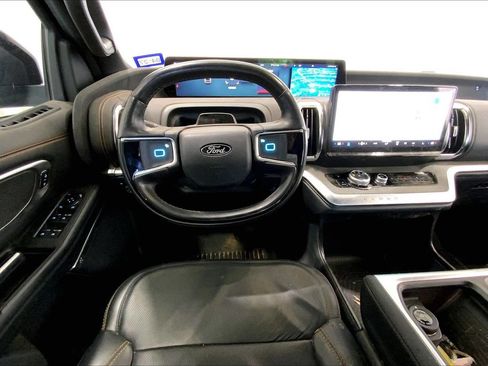 Used 2025 Ford Expedition Tremor AWD/4WD image 14
