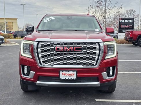 Used 2021 GMC Yukon XL Denali w/ Denali Premium Package image 3