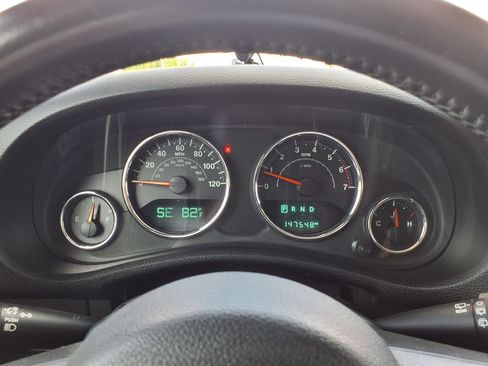 Used 2018 Jeep Wrangler Unlimited Sahara w/ Connectivity Group AWD/4WD image 32