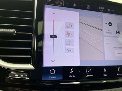 Used 2022 Chrysler Pacifica Limited w/ Uconnect Theater Family Group image 26