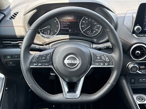 Used 2025 Nissan Sentra SR FWD image 17