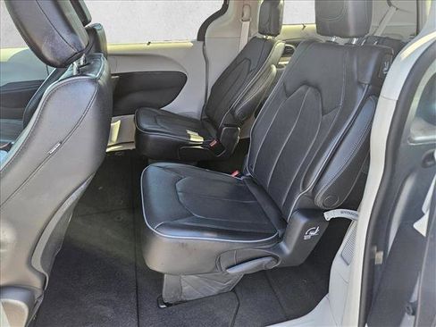 Used 2019 Chrysler Pacifica Limited FWD image 20