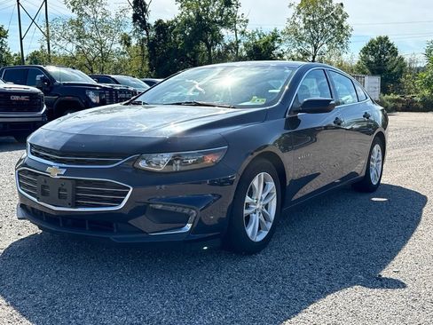 Used 2017 Chevrolet Malibu LT w/ Leather Package FWD image 3