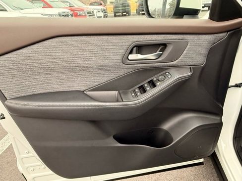 Certified 2023 Nissan Rogue SV image 11