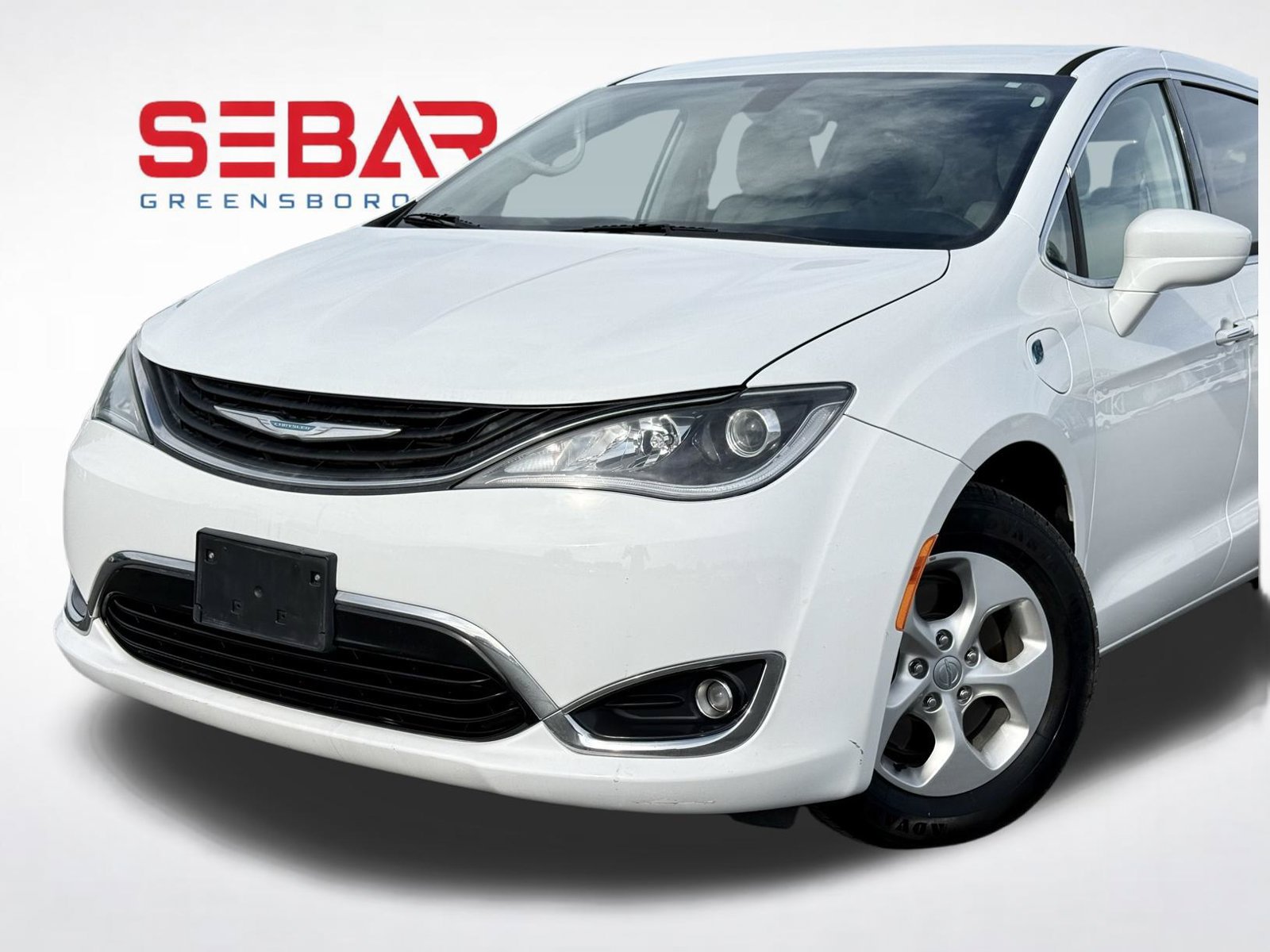 Used 2018 Chrysler Pacifica Touring Plus FWD image 3