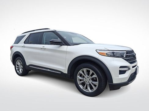 Certified 2024 Ford Explorer XLT w/ Equipment Group 202A AWD/4WD image 1