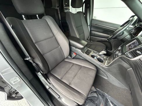 Used 2019 Jeep Grand Cherokee Laredo image 26
