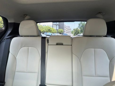 Certified 2024 Volvo XC40 B5 Plus AWD/4WD image 16
