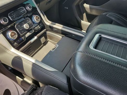 Used 2021 GMC Yukon Denali w/ Denali Ultimate Package AWD/4WD image 30