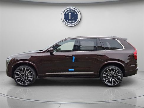 New 2025 Volvo XC90 B5 Plus w/ Protection Package Premier image 4
