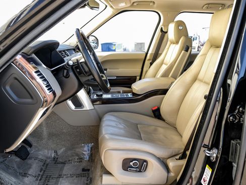 Used 2017 Land Rover Range Rover HSE image 3