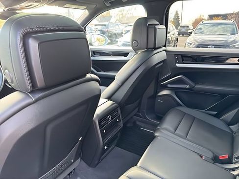 Used 2024 Porsche Cayenne w/ Premium Package AWD/4WD image 13