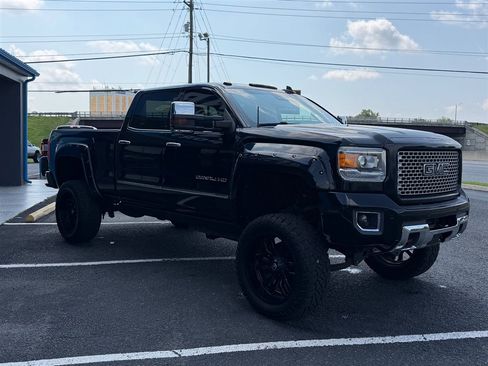 Used 2016 GMC Sierra 2500 Denali w/ Duramax Plus Package AWD/4WD image 8