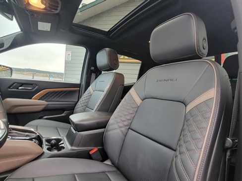 Used 2024 GMC Canyon Denali image 29