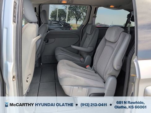 Used 2006 Chrysler Town & Country Touring FWD image 5