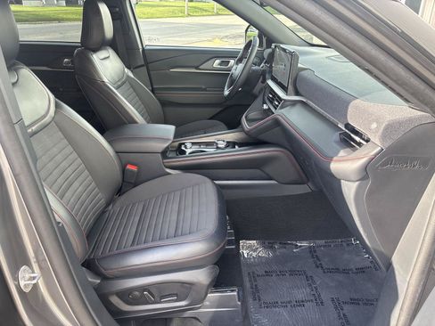 Used 2025 Ford Explorer ST-Line w/ ST-Line Street Pack AWD/4WD image 24