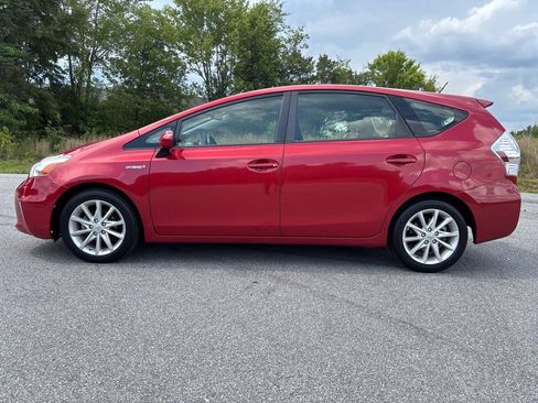 Used 2014 Toyota Prius V Five FWD image 2
