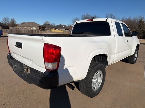 Used 2016 Toyota Tacoma SR5 image 7