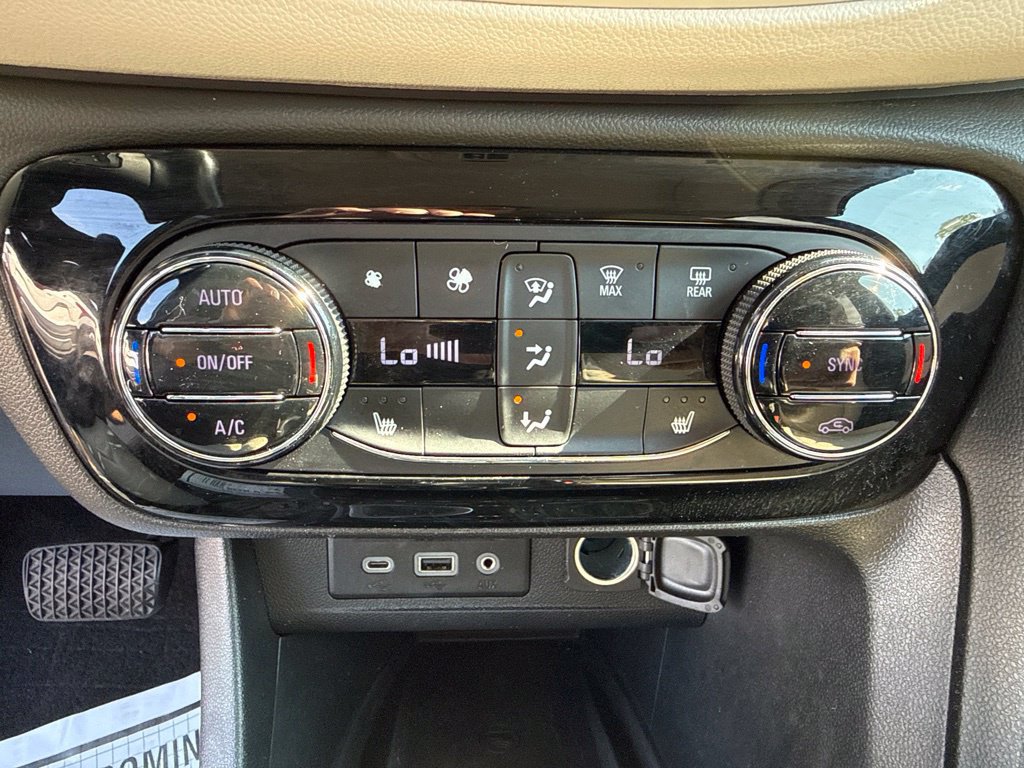 Used 2020 Buick Encore GX Essence w/ Experience Buick Package AWD/4WD image 31