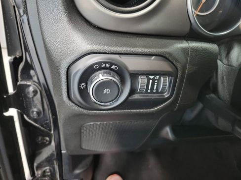 Used 2019 Jeep Wrangler Sport image 32