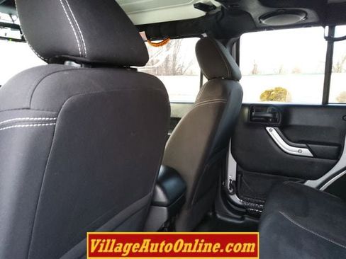 Used 2014 Jeep Wrangler Unlimited Rubicon w/ Connectivity Group image 22