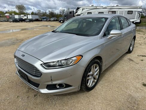 Used 2013 Ford Fusion SE FWD image 2
