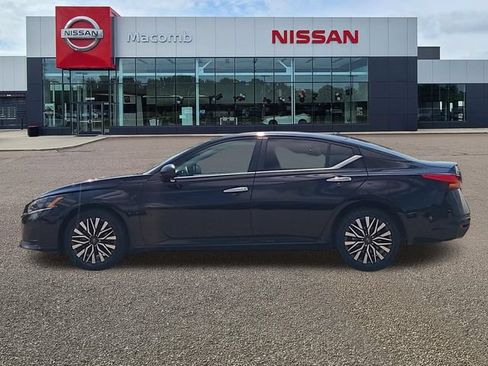 Used 2024 Nissan Altima 2.5 SV AWD/4WD image 4