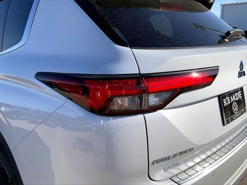 Used 2024 Mitsubishi Outlander SE image 29