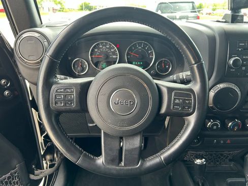 Used 2018 Jeep Wrangler Unlimited Sport S AWD/4WD image 14