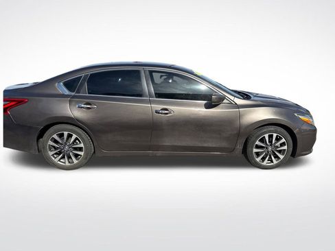 Used 2017 Nissan Altima 2.5 SV FWD image 6
