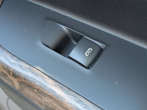 Used 2023 GMC Acadia Denali w/ Denali Ultimate Package FWD image 40