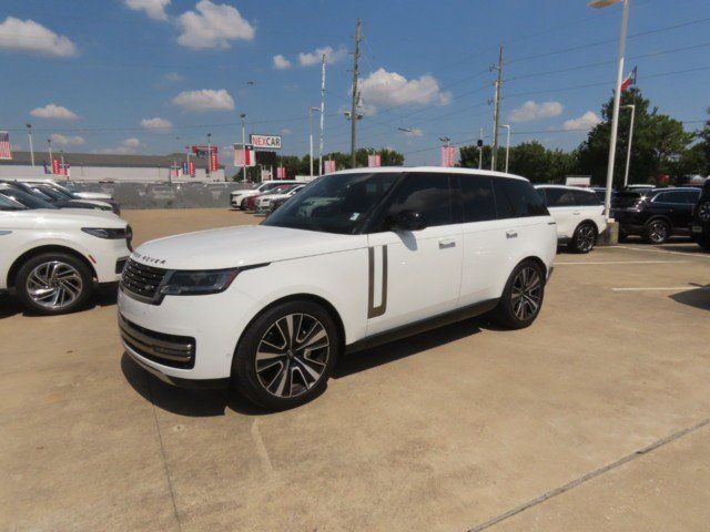 Used 2024 Land Rover Range Rover SE AWD/4WD image 2