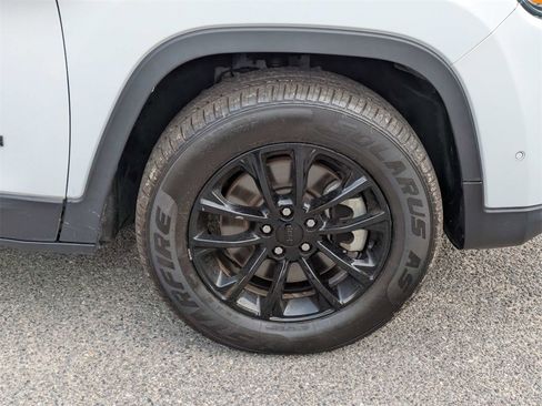 Used 2023 Jeep Cherokee Altitude Lux image 12