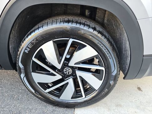 Used 2025 Volkswagen Atlas SE image 35