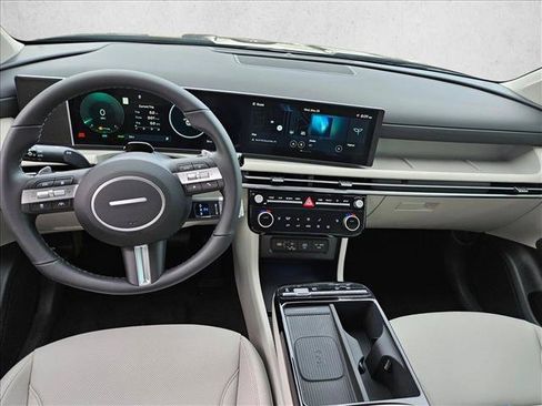 Certified 2025 Hyundai Tucson SEL AWD/4WD image 9