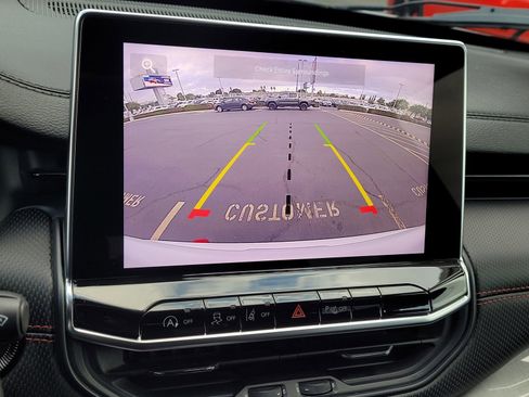 Used 2023 Jeep Compass Trailhawk image 14