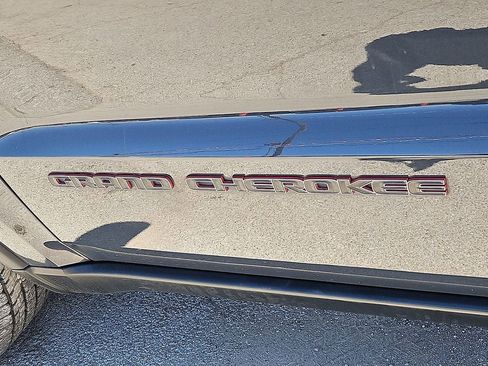 Used 2017 Jeep Grand Cherokee Trailhawk AWD/4WD image 14