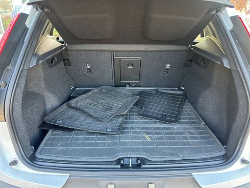 Used 2022 Volvo XC40 T5 Momentum AWD/4WD image 14