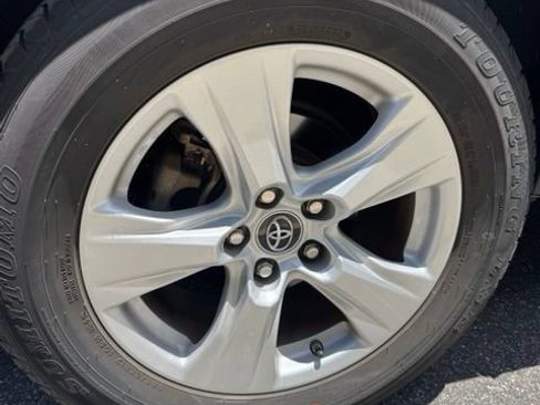 Used 2019 Toyota RAV4 XLE FWD image 7