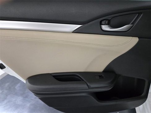 Used 2016 Honda Civic Touring image 19