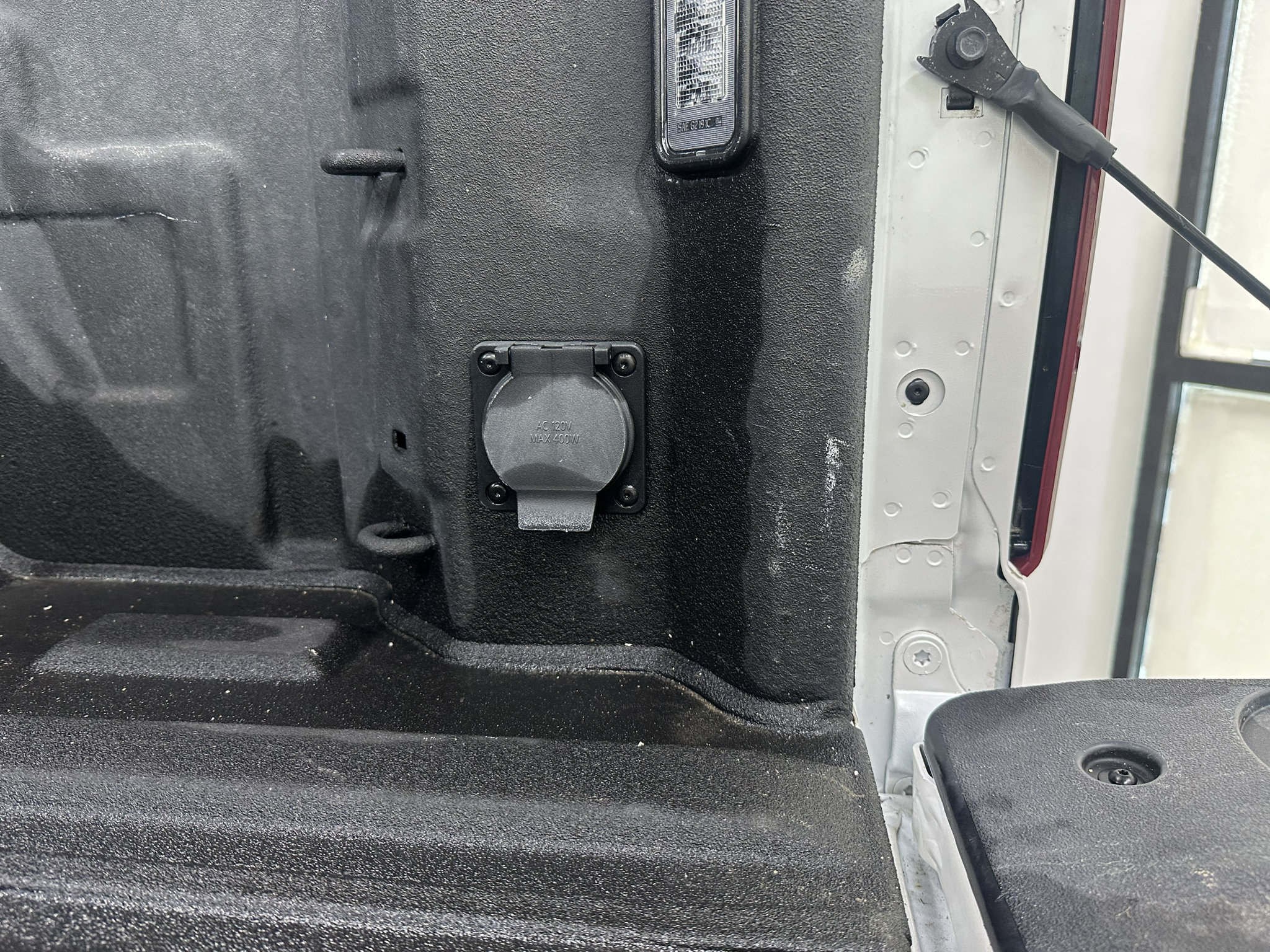 Used 2024 Chevrolet Silverado 1500 LTZ AWD/4WD image 9