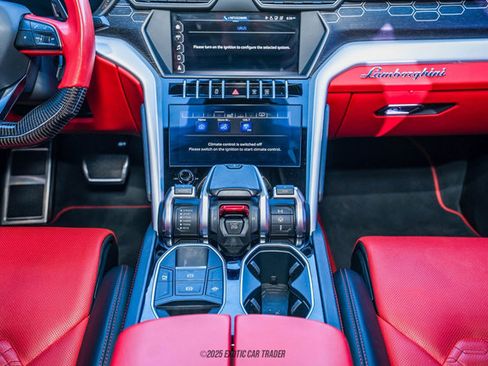 Used 2019 Lamborghini Urus image 25